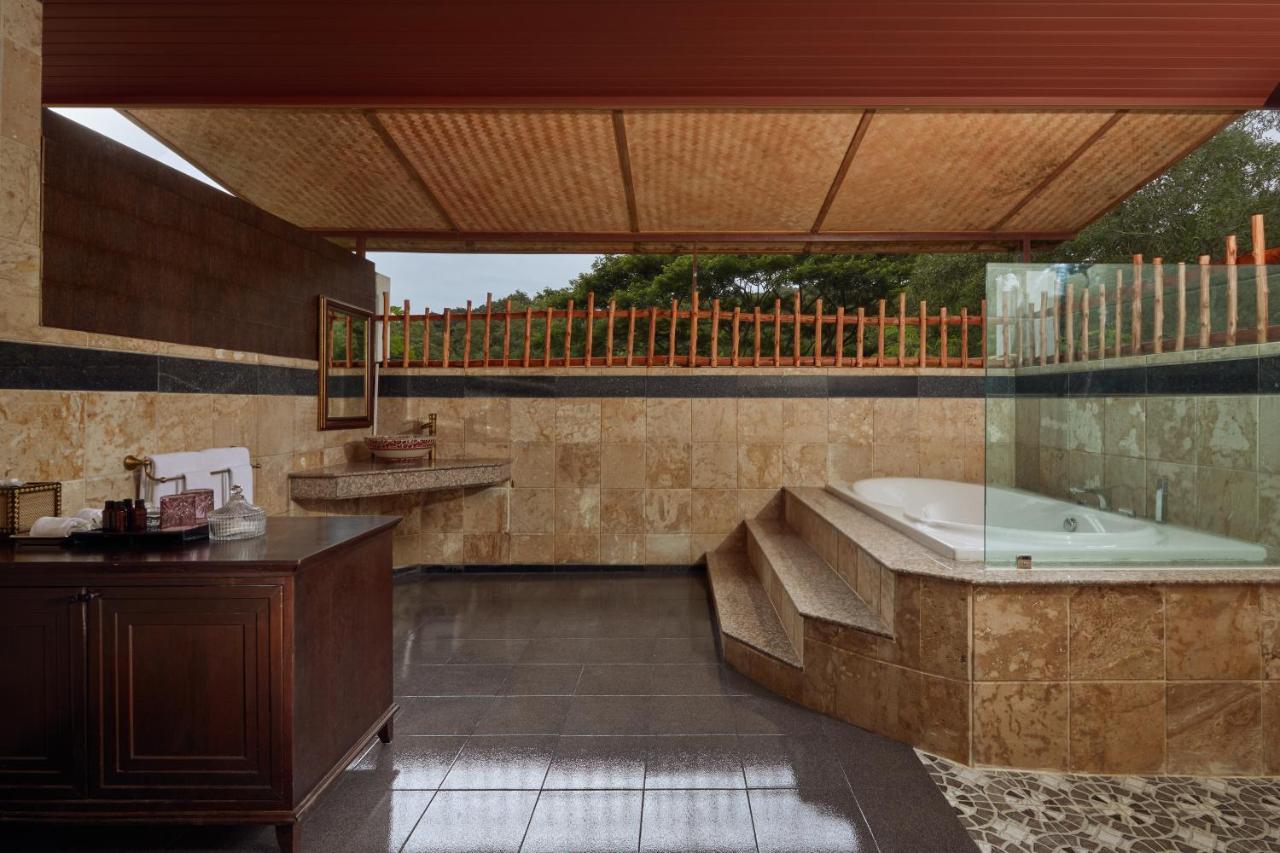 Chinoiserie Collection Resort And Spa Nai Harn Buitenkant foto